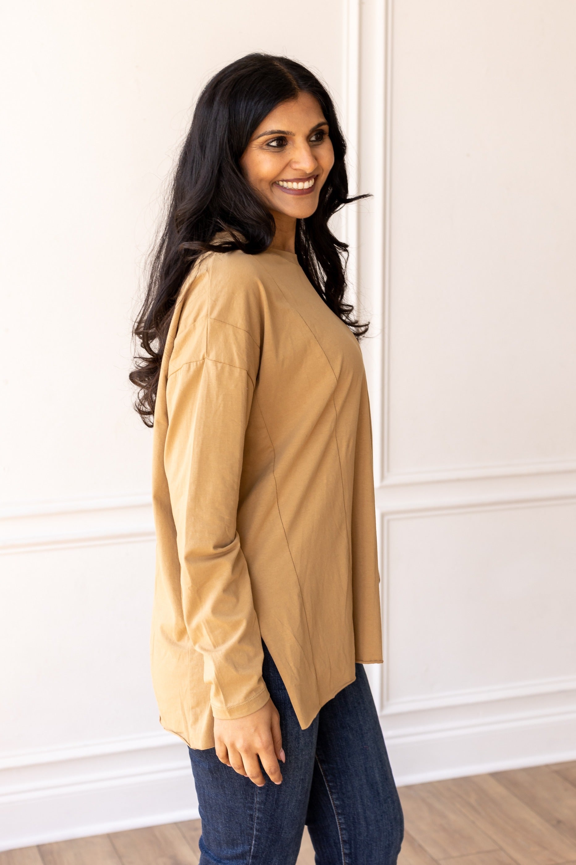 Tan Long-sleeved T-shirts With Side Stitching